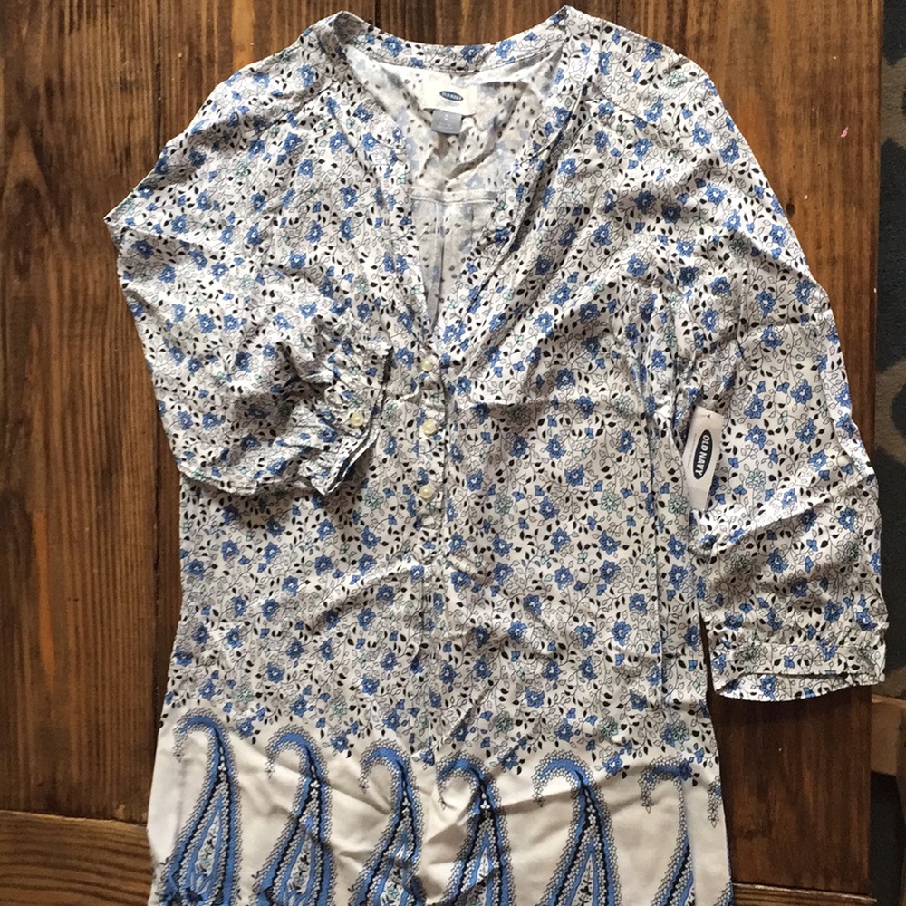 NWT OLD NAVY SHIFT. Light fabric and 3/4 sleeves.